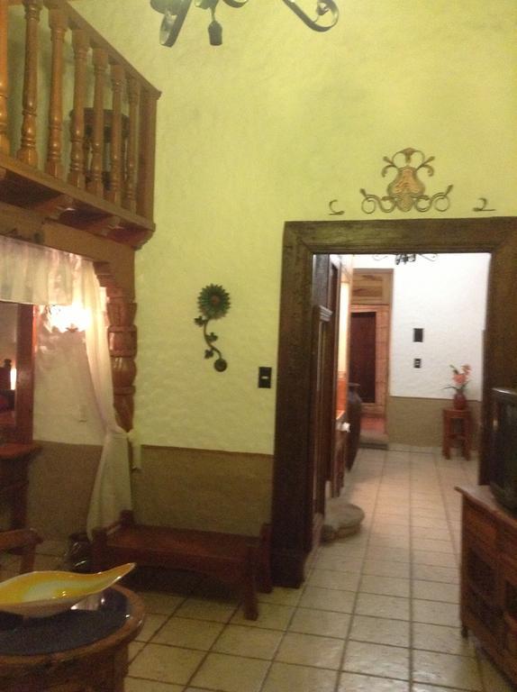 Hotel Los Escudos Patzcuaro Exterior photo