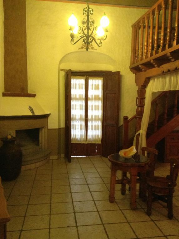 Hotel Los Escudos Patzcuaro Exterior photo